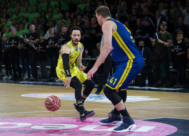 凳席上的重 凳席上的重