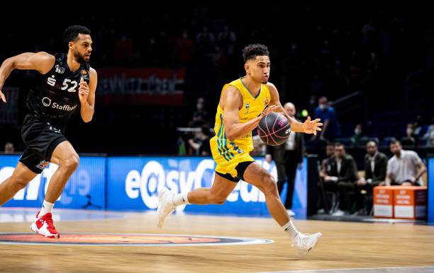 边路上终于 边路上终于