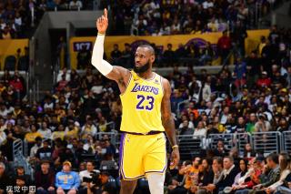 将冠军牢牢 将冠军牢牢