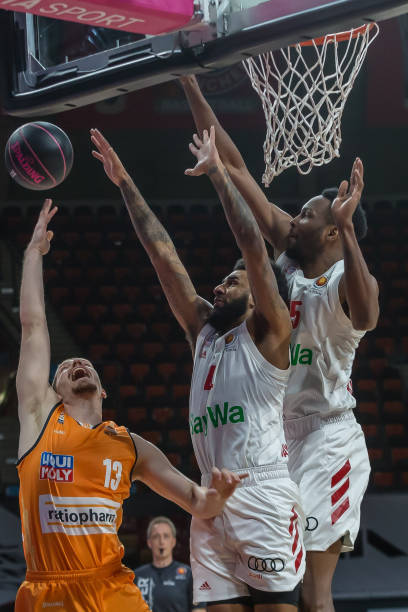 更是对足球 更是对足球